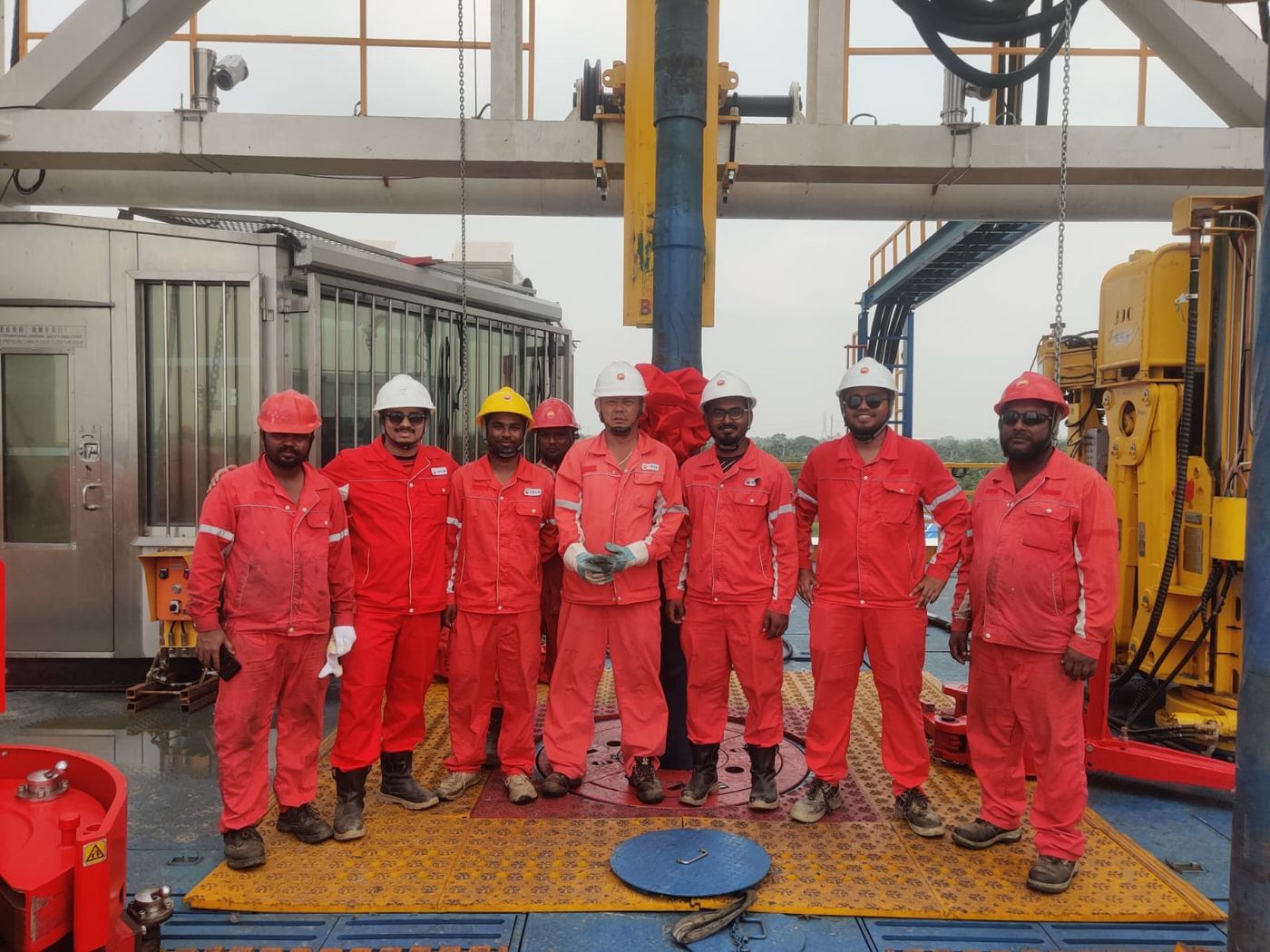 CCDC and Bangladeshi crew on the rig floor