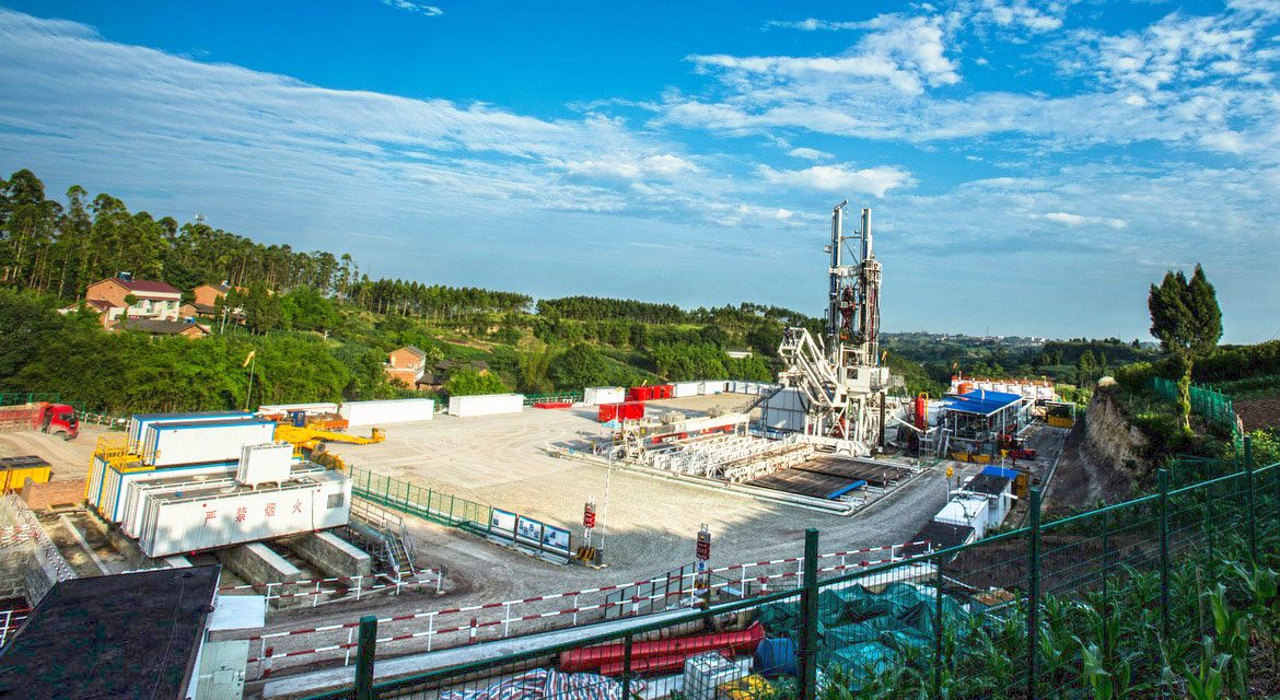 A CCDC well site with its mud system and support units